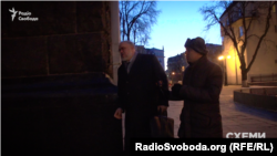 Олег Валендюк відповідати на запитання журналіста не захотів