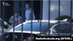 Олександр Грановський залишає офіс-центр увечері 6 червня 2018 року