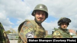 Науковець Біжан Шаропов під час участі у бойових діях. Луганщина, літо 2015 року