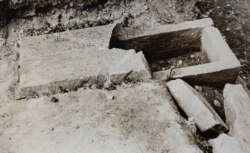 Саркофаг, знайдений Ярославом Пастернаком влітку 1937 року в селі Крилос. Фото з архіву Юрія Лукомського