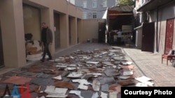 Представники угруповання «ДНР» почали передавати уламки «Боїнга» криміналістам із Нідерландів. Фото з сайту Донецького агентства новин