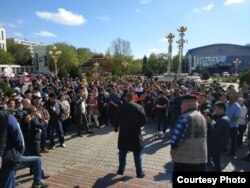 Мітинг проти призначення мером міста Елісти – столиці Калмикії – Дмитра Трапезникова, колишнього ватажка угруповання «ДНР»