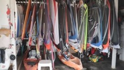 Каяки, віндсерфінг, сап-борди на маріупольскому пляжі