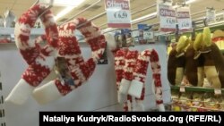 Різдвяні шалики для песиків у магазині – популярний дарунок на свято для домашніх улюленців