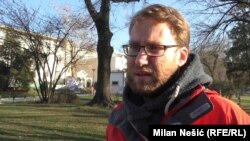 Radoš Đurović je istakao da je opasno da se stvara utisak da migracija može da menja pravac ako se neki političar obrati široj javnosti i "posavetuje" migrante kuda da idu.