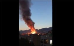 Дим над лікарнею, де стався вибух, 30 червня 2020 року