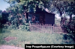 Наша хата. Місто Новозибків на Стародубщині. Світлина 1998 року