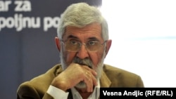 Popov (na fotografiji, 14. decembar 2015.): Kada Srbiju treba svađati sa svetom i kada se šalju oštre poruke susedima - Vulin je taj koji to čini