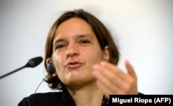 Естер Дюфло