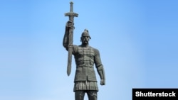 Пам’ятник у Запоріжжі правителю періоду України-Русі, Київському князю Святославу Хороброму (945–972)