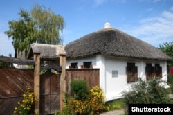 Куточок української старовини в острогозькому районі Нова Сотня – садиба-музей місцевого уродженця, художника Івана Крамського, який походив саме з острогозьких козаків