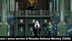 Патріарх Московський Кирило і міністр оборони Росії Сергій Шойгу в головному храмі російських збройних сил у Підмосков’ї, 14 липня 2020 року