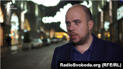 Головний редактор «РБК-Україна» Сергій Щербина зазначає, що під контролем Фукса опинилася компанія Golden Derrick, яка раніше належала міністру енергетики часів Януковича