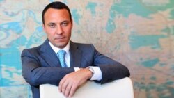 Заява Олександра Удодова (на фото), що він одружений із сестрою Мішустіна, з’явилася невдовзі після того, як повідомлення у ЗМІ, що він подарував їй дорогі земельні ділянки, викликали запитання щодо можливих порушень