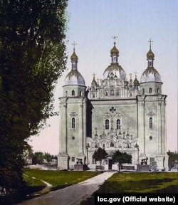 Військовий Микільський собор у Києві, збудований коштом Івана Мазепи у 1690–1696 роках. Шедевр українського бароко. Перший київський православний храм у національному архітектурному стилі. Зруйнований комуністами 1934 року. Фото кінця XIX століття