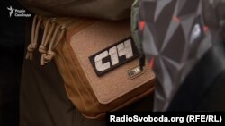 В історії цього міжвідомчого протистояння з’явилося і дещо відносно нове - це силова підтримка з вулиць