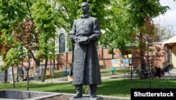 Пам’ятник філософу Григорію Сковороді (1722–1794) в Харкові