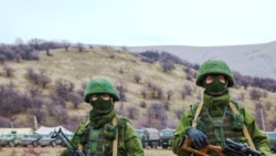 Российские солдаты в Перевальном, 2014 год