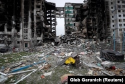 Зруйнований будинок у селищі Бородянці під час масштабного вторгнення Росії до України. Бородянка, Київська область, 5 квітня 2022 року