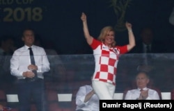 "Taksist koji me vozio na aerodrom s velikim je poštovanjem pohvalio predsjednicu jer je uspjela fino 'istesati liniju'"