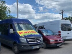 Приватні перевізники в очікуванні пасажирів