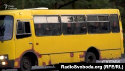 Прогнилий та підфарбований автобус «Богдан» з поліцейськими