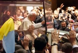 Папа Римський Іван Павло Другий під час візиту до України. Київ, 23 червня 2001 року