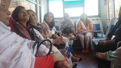 په بسونو کې به یوازې ښځو او نجونو سفر کاوه