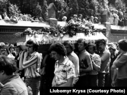 Домовину з тілом Володимира Івасюка несли на руках