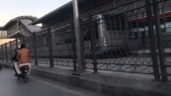 د چټک بس سړک شاوخوا ۲۷ کیلومیټره اوږد دی او تر ۳۰ زیات تمځي لري