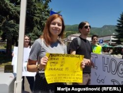 Bosnian students from Jajce protesting in Travnik.
