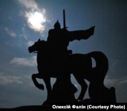 Пам’ятник князю періоду України-Русі Ігорю Святославичу (1151–1202) у Станиці Луганській, що біля Луганська