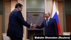 Президент Росії Володимир Путін (праворуч) зустрівся з президентом Венесуели Ніколя Мадуро в резиденції Ново-Огарево за межами Москви, 5 грудня 2018 року