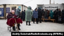 Серед них багато літніх людей та людей з обмеженими можливостями