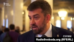 Народний депутат від Блоку Петра Порошенка Олег Недава дивується, що його прізвище звучить в контексті державного заводу «Артемсіль»