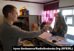 Инженер-компьютерщик Назар Сакалюк открыл точку быстрого питания в Мариуполе благодаря гранту от Датского совета