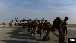 ارشیف، د کندهار په هوايي میدان کې امریکايي ځواکونه