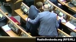 Депутатські обійми