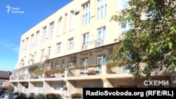 У цьому будинку в Чернівцях розташована квартира дружини Улінця