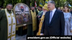 Президент України Петро Порошенко і ліворуч від нього глава УПЦ КП патріарх Київський і всієї Руси-України Філарет під час відзначення 1030-річчя хрещення Русі-України. Київ, 28 липня 2018 року