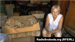 А пенсіонерка Любов Миколаївна вирощує овочі на продаж