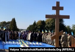 Поховання 29 жертв сталінського режиму 1941 року. Місто Дубно, Рівненщина, 8 жовтня 2019 року