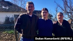 Ogorčeni radom kruševačkog tužilaštva: Snežana Bojić sa ocem Andrejom i majkom Biserkom