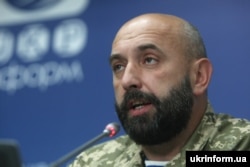 Тодішній начальник штабу командування ВДВ ЗСУ Сергій Кривонос під час брифінгу Міністерства оборони України. Київ, 8 жовтня 2014 року