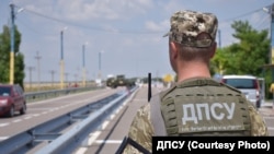 Нині обмеження на виїзд діє для більшості чоловіків від 18 років. Зеленський пропонував підвищити рівень до 22 років