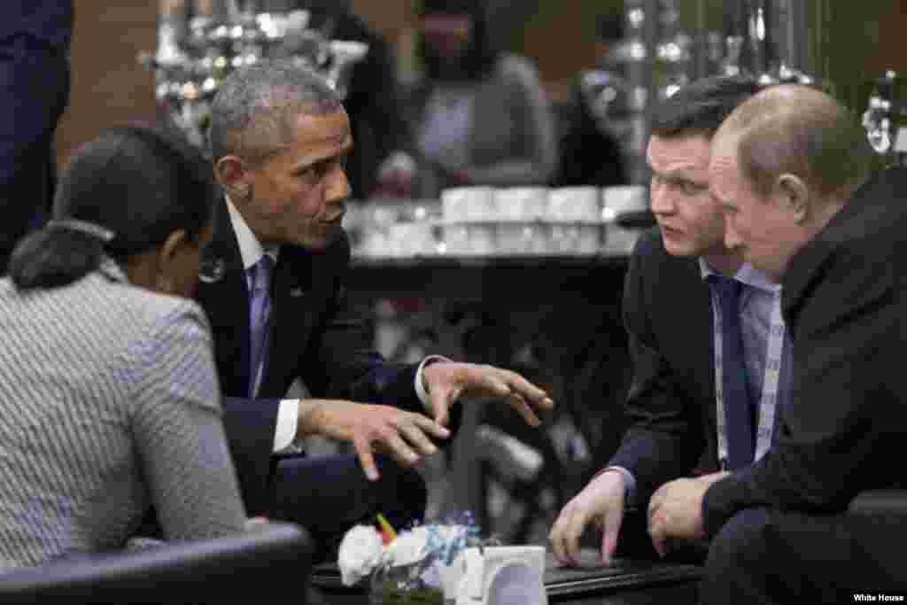 Obama se întâlnește cu Putin în marja summitului G20 la Regnum Carya Resort din Antalya, Turcia, pe 15 noiembrie 2015.