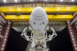 На МКС, досвідчені астронавти протестують роботу автономної системи стикування і приєднаються до роботи станції