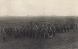 Інтернована сотня УГА в похідному порядку на чолі з сотником