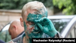 Antikorupcijski aktivist Vitalij Šabunjin nakon što su mu napadači bacili zeleni antiseptik u lice, Kijev, 2018.