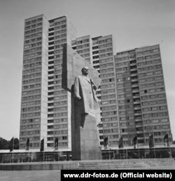 Ленін на площі свого ж імені у Берліні (фото з архіву www.ddr-fotos.de)